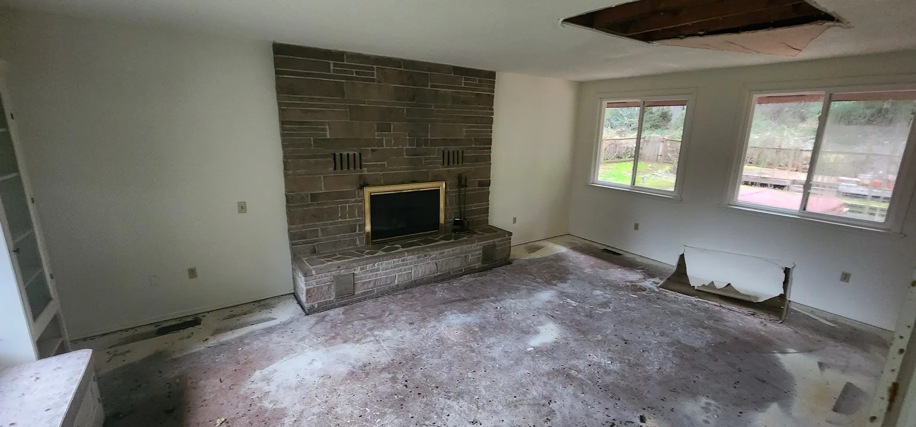 Living room before renovation